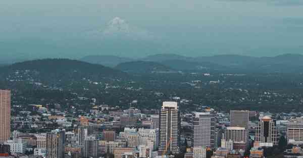 香港梯子怎么挂